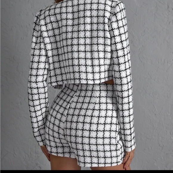 Plaid Print
Button Detail Tweed Shorts Style 25 - Picture 6 of 7